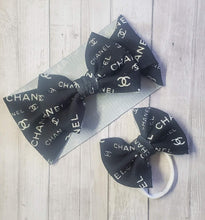 Load image into Gallery viewer, Baby Girl Bows Head Wraps Headbands. Black &amp; White Coco Bows
