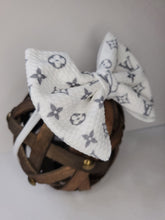 Load image into Gallery viewer, White &amp; Gray L.V Headwrap &amp; Bows
