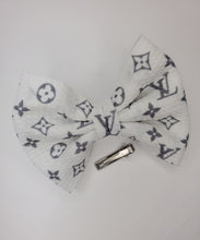 Load image into Gallery viewer, White &amp; Gray L.V Headwrap &amp; Bows
