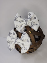 Load image into Gallery viewer, White &amp; Gray L.V Headwrap &amp; Bows
