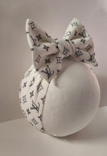 Load image into Gallery viewer, White &amp; Gray L.V Headwrap &amp; Bows
