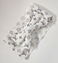 Load image into Gallery viewer, White &amp; Gray L.V Headwrap &amp; Bows
