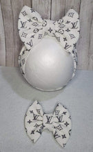 Load image into Gallery viewer, White &amp; Gray L.V Headwrap &amp; Bows
