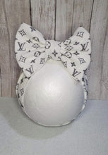 Load image into Gallery viewer, White &amp; Gray L.V Headwrap &amp; Bows
